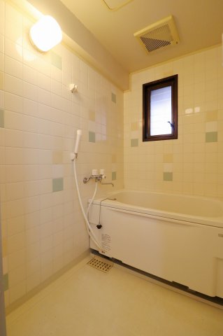 バス・シャワールーム　お風呂で日々の疲れを落としましょう