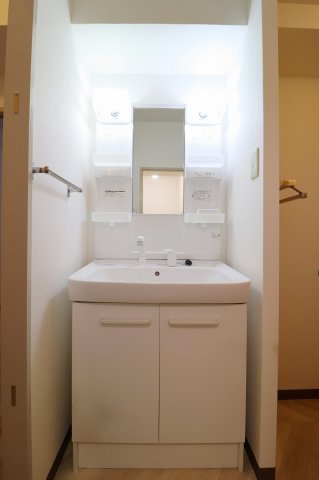 洗面設備　独立洗面台で身支度をすべて済ませてしまいましょう