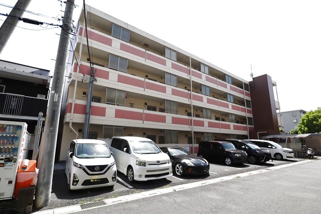 建物外観　日当たり通風良好なマンション