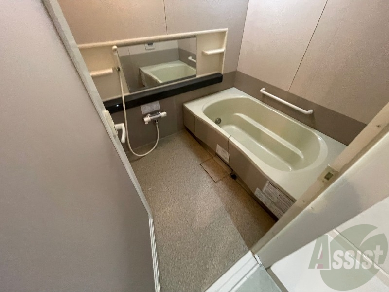 バス・シャワールーム　お風呂になります。一日の疲れを癒してくださいね。