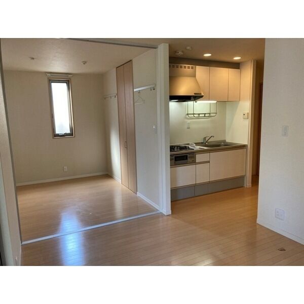 居室・リビング　床色が明るくて綺麗です♪