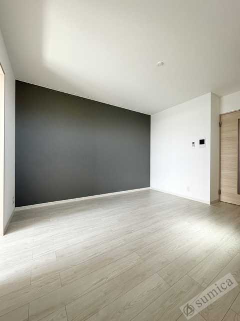 居室・リビング　アクセントクロスがオシャレを演出♪