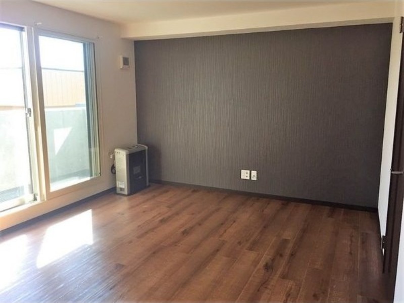 居室・リビング　退去予定につき同タイプ別号室の画像です。