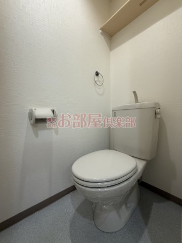 トイレ　落ち着いた色調のトイレです