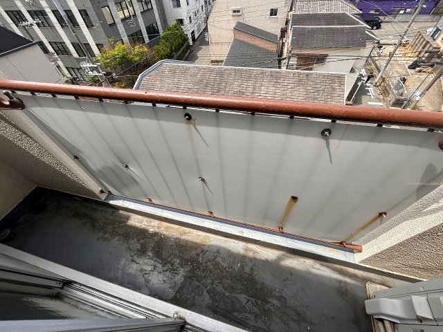 バルコニー　暖かな日差しのふりそそぐバルコニー