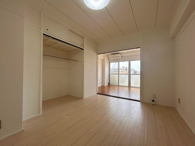 居室・リビング　こちらの居間で趣味の時間をお楽しみください