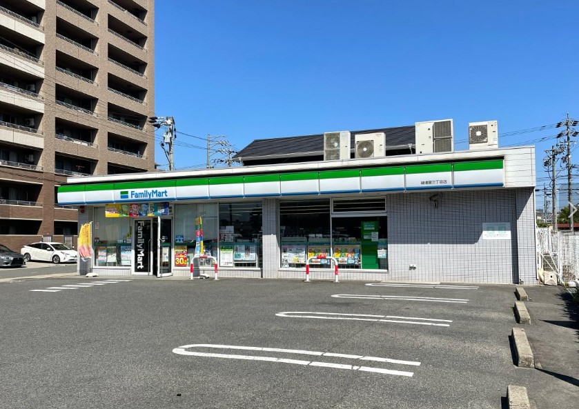 コンビニ　ファミリーマート 緑浦里三丁目店（コンビニ）まで166m