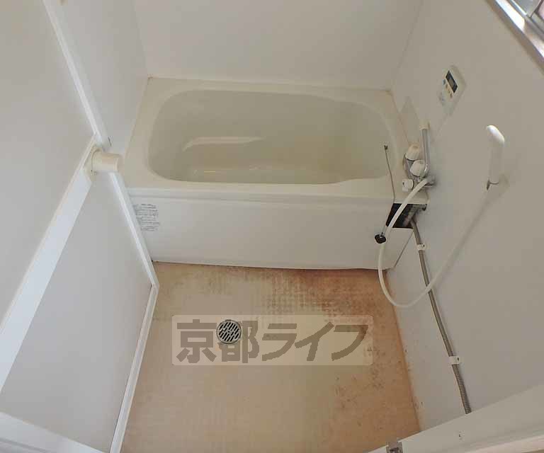 バス・シャワールーム　バスルームです