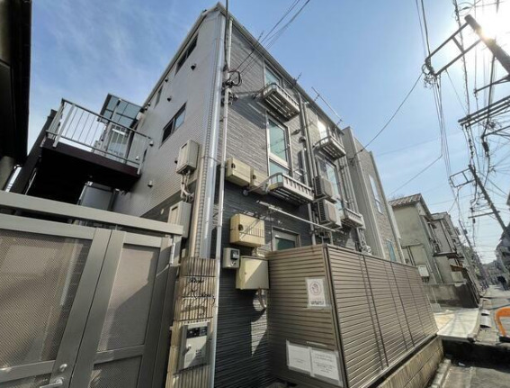 建物外観　ネット無料。ネット無料なら月々実質4000円程度のコストがか