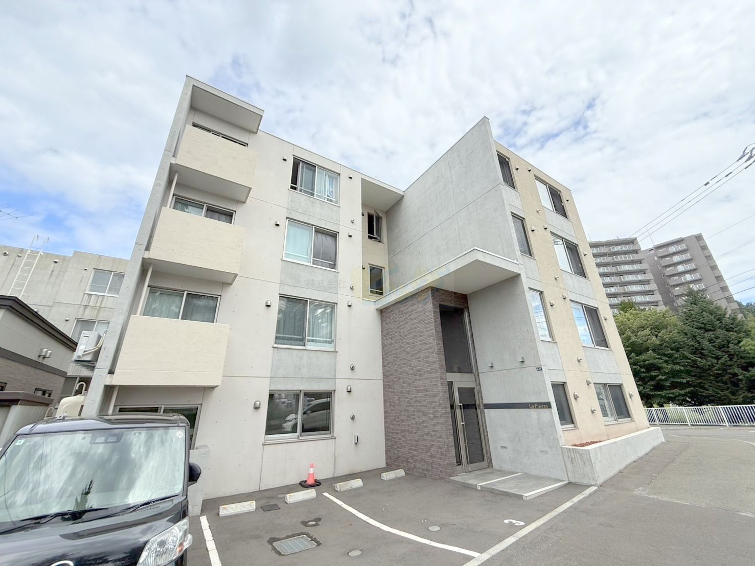 建物外観　エアコン完備の人気のデザイナーズ仕様のお部屋です♪
