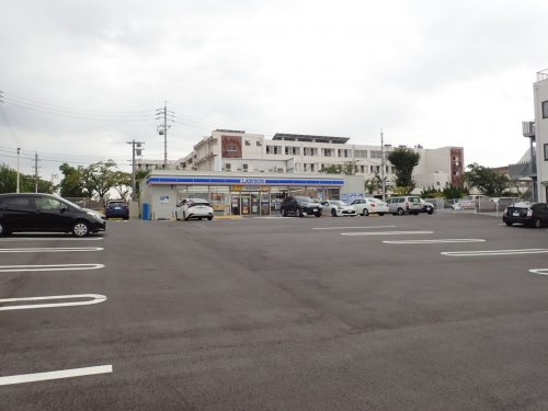 コンビニ　ローソン　名東高校前店（コンビニ）まで486m