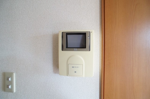 セキュリティ　ＴＶモニタ付インターホンなので突然の来訪者が来ても安心◎
