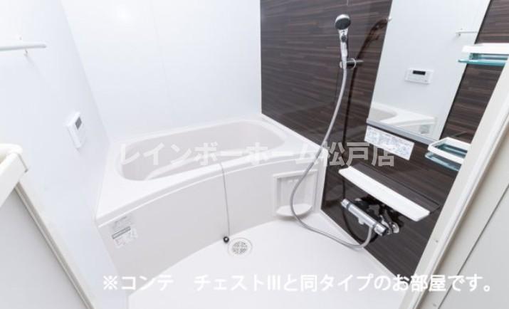 バス・シャワールーム　ゆったり過ごせるお風呂です