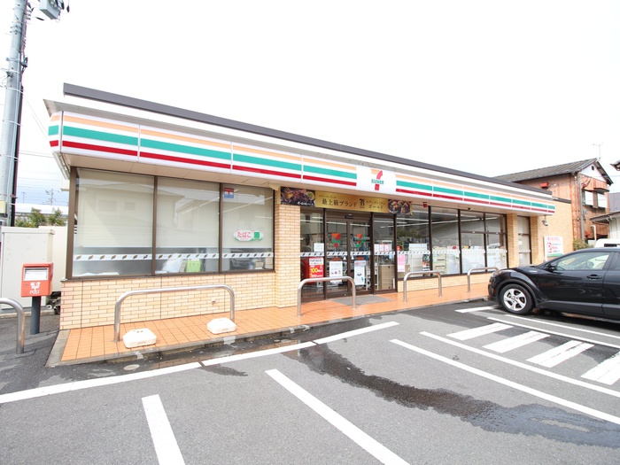 コンビニ　セブンイレブン（コンビニ）まで550m