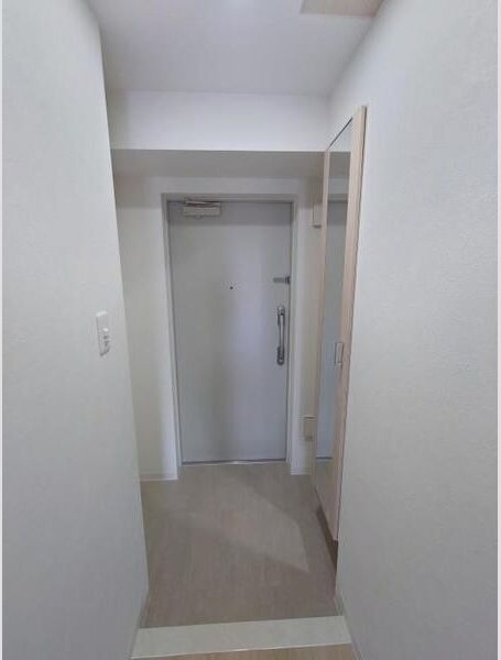 玄関　※写真は同じマンションの違う部屋のものになります。