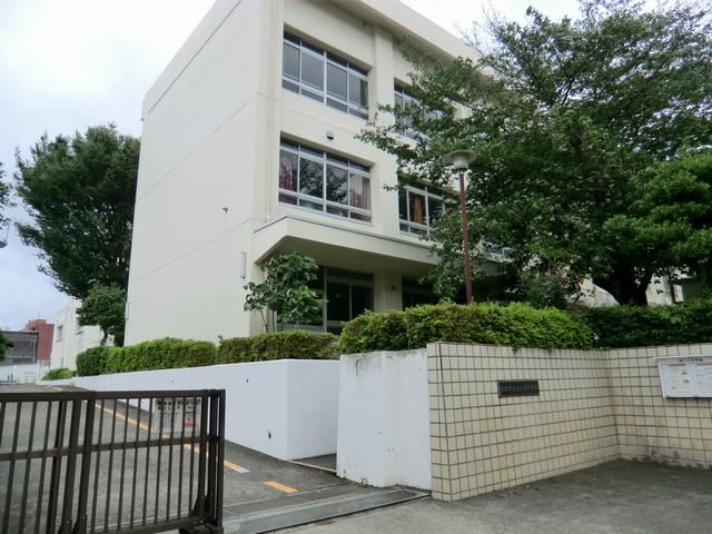 中学校　市立滝の沢中学校（中学校）まで830m