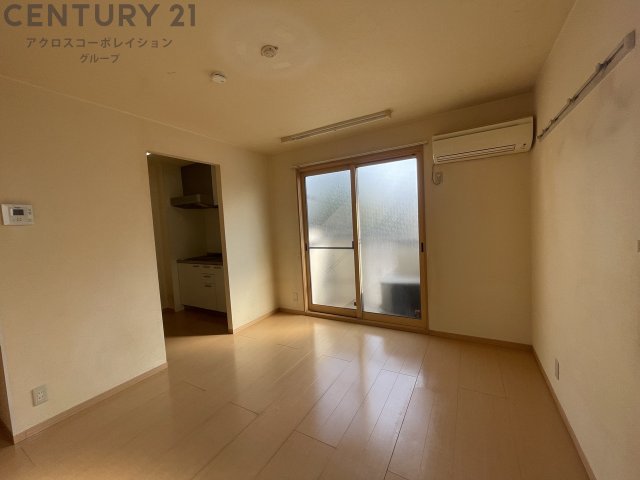 居室・リビング　南向き・角部屋☆エアコン付きで初期費用を抑えられます♪