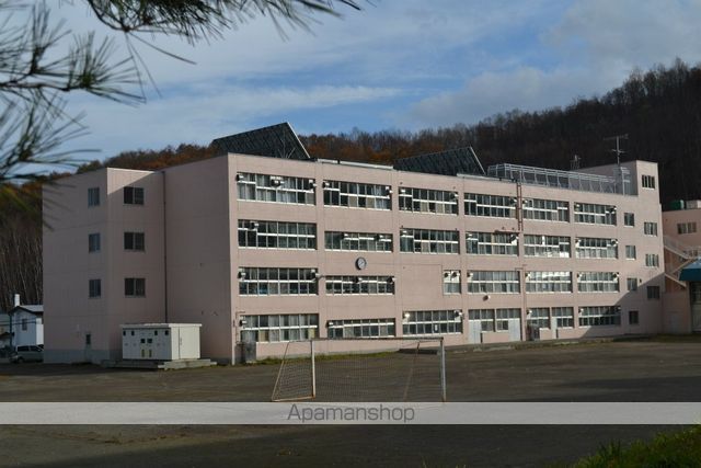 中学校　手稲西中学校（中学校）まで1053m