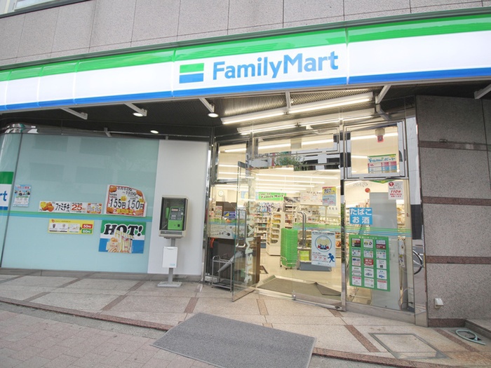 コンビニ　ファミリーマート（コンビニ）まで404m