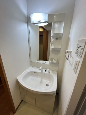 洗面設備　※同物件別号室参考写真