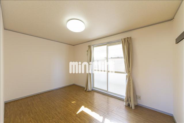 居室・リビング　南向きで明るいお部屋です