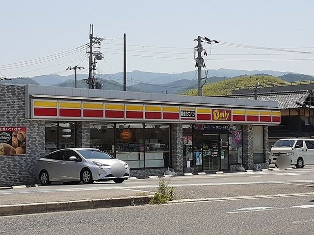 コンビニ　デイリーヤマザキ様（コンビニ）まで502m