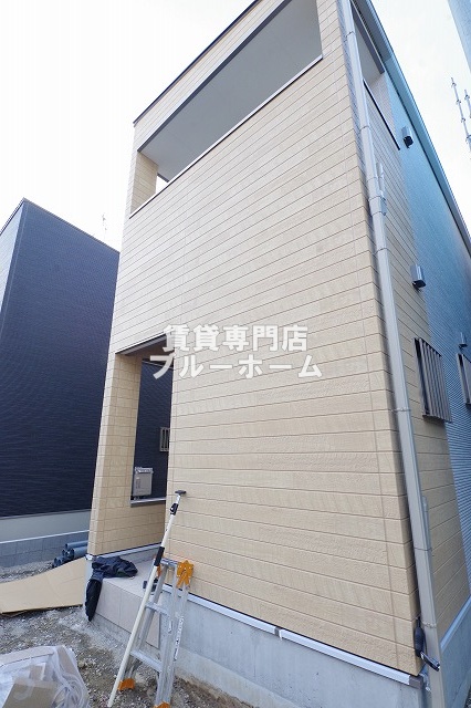 建物外観　2階建ての新築戸建てになります！（2026年7月撮影）