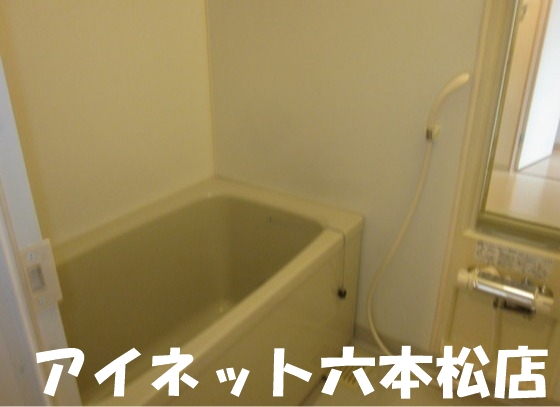 バス・シャワールーム　一日の疲れを癒しましょう。