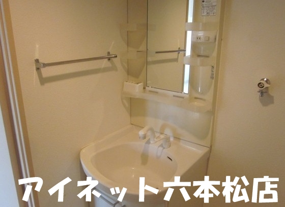 洗面設備　朝の支度にいかがでしょうか。