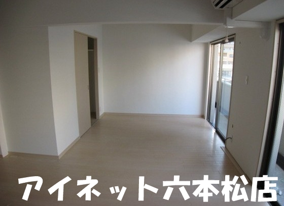 居室・リビング　広々としていいですね。