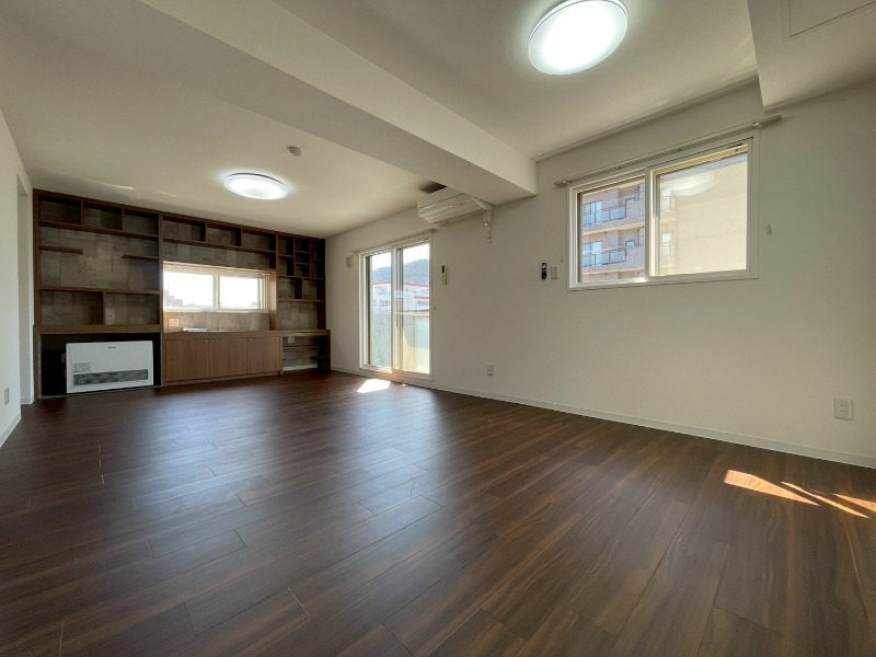 居室・リビング　広くてキレイなお部屋が広がっていて、充実した生活が送れそう。