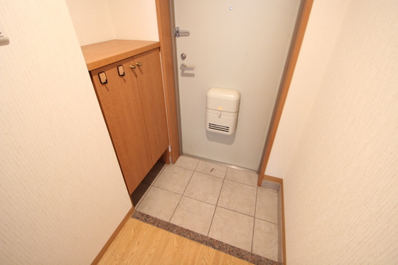 玄関　※別号室の写真です