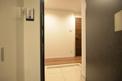 玄関　※別部屋参考写真