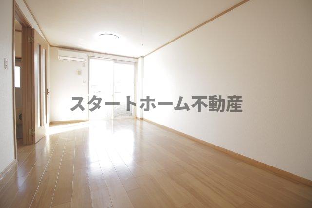居室・リビング　こちらのリビングで趣味の時間をお楽しみください