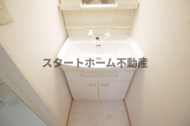 洗面設備　スペースが確保できる洗面所です