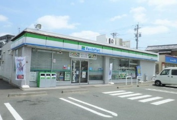 コンビニ　ファミリーマート浜松高林店（コンビニ）まで300m