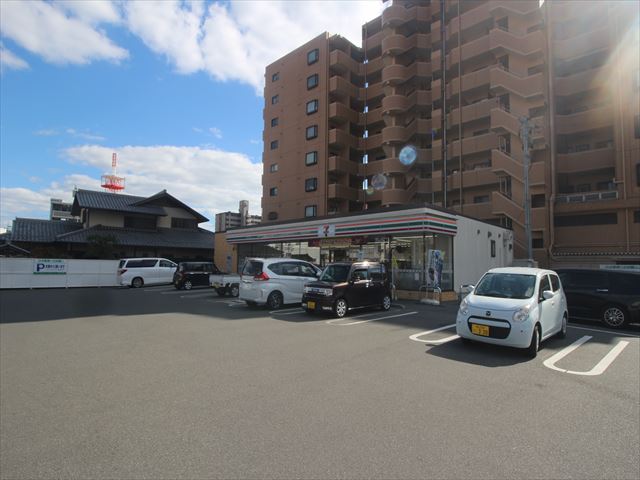コンビニ　セブンイレブン東広島西条朝日町店（コンビニ）まで501m