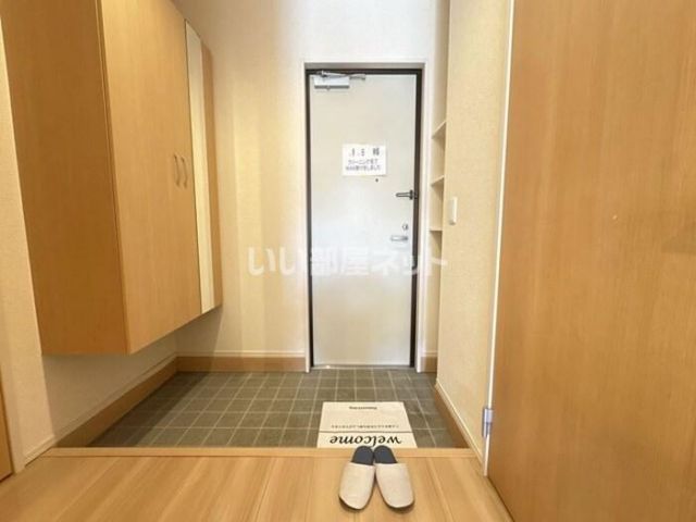 ＪＲ宇都宮線 宇都宮駅 バス乗車時間：24分 最寄りバス停で下車 徒歩3分 3階建 築10年の玄関写真