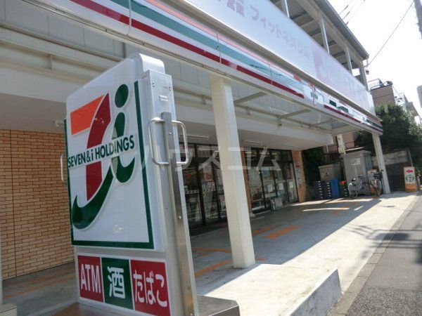 コンビニ　セブン-イレブン世田谷新町３丁目店（コンビニ）まで665m