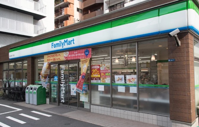コンビニ　ファミリーマート 西五反田六丁目店（コンビニ）まで834m
