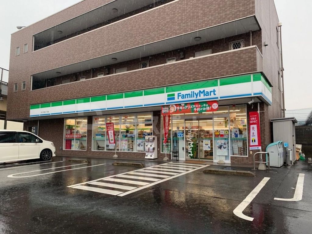コンビニ　ファミリーマート市川下貝塚二丁目店（コンビニ）まで40m