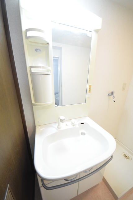 洗面設備　★朝の準備がしやすい独立洗面台付きです★