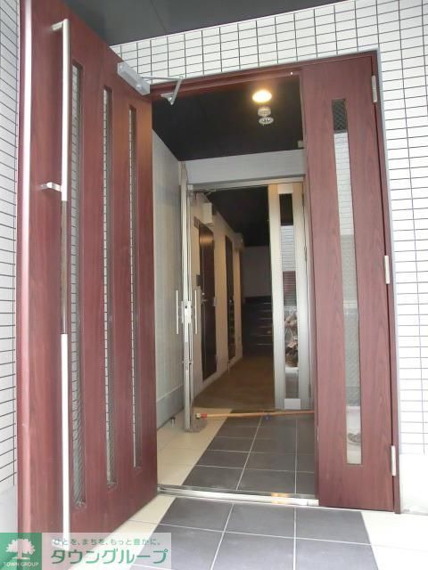 エントランス　オートロック付　防犯カメラ設置で安心セキュリティー