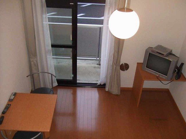 居室・リビング　床材は号室によって異なります