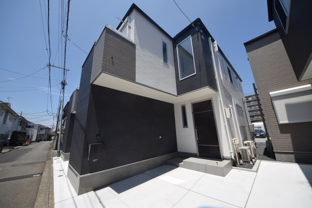 建物外観　～ワンランク上の暮らしはココカラっ～