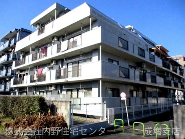 建物外観　南東側から見た外観