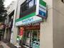 コンビニ　ファミリーマート東大正門前店（コンビニ）まで320m