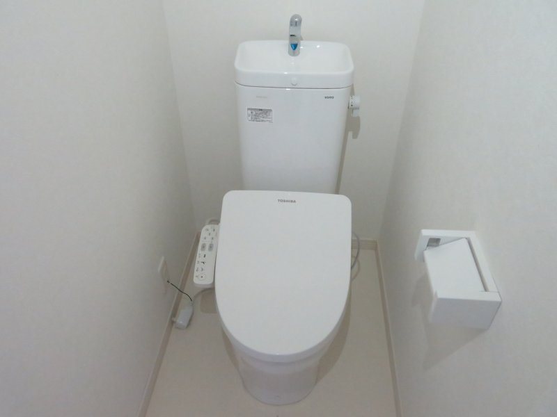 トイレ　トイレには快適な温水洗浄便座付