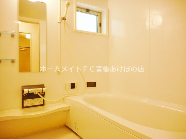 バス・シャワールーム　同型別部屋写真（反転）