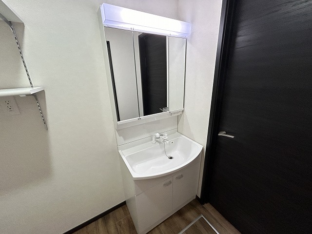 洗面設備　※同物件別号室の写真になります